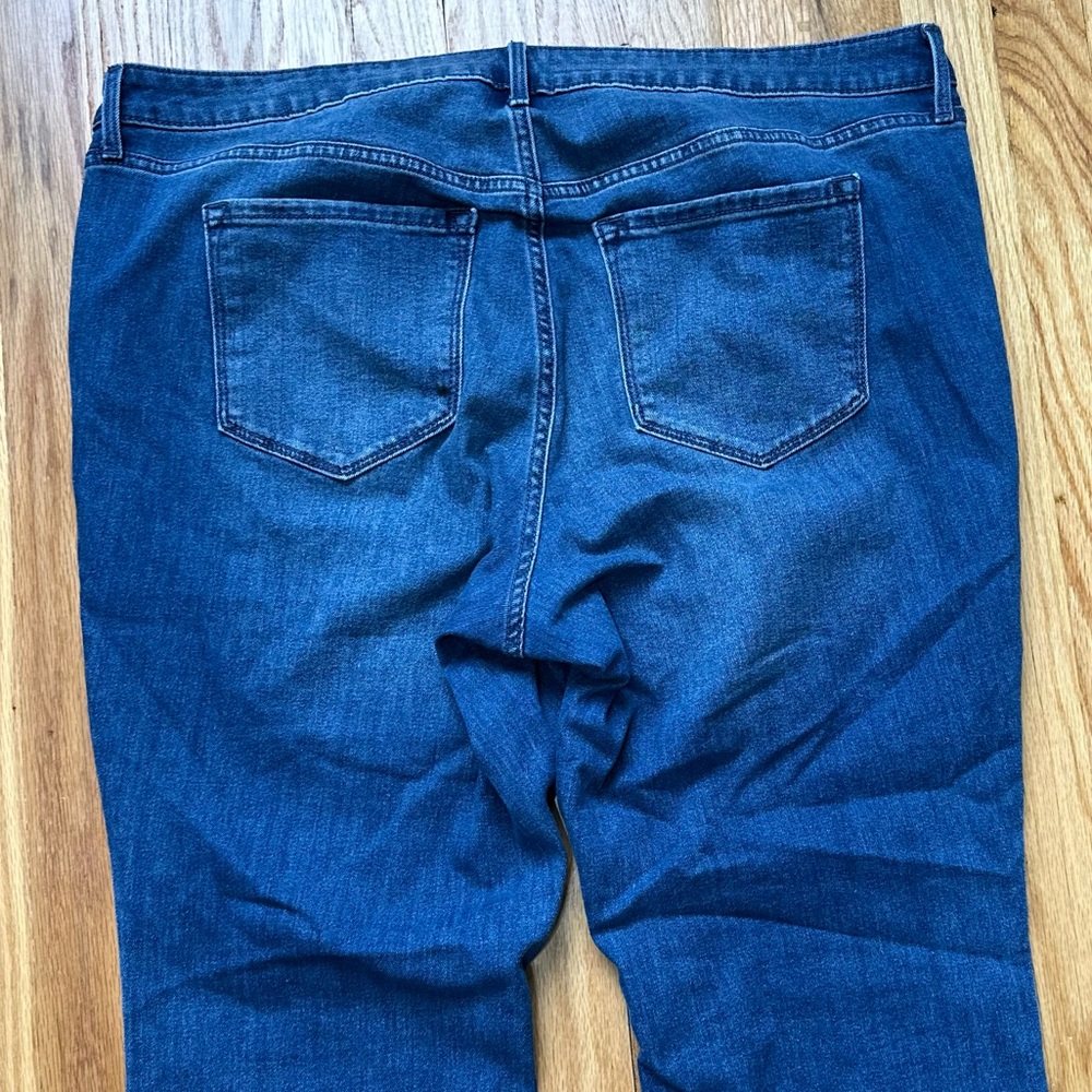 Old Navy WOW Mid Rise Bootcut Jean Medium Wash Sz 20 Regular - Picture 9 of 11